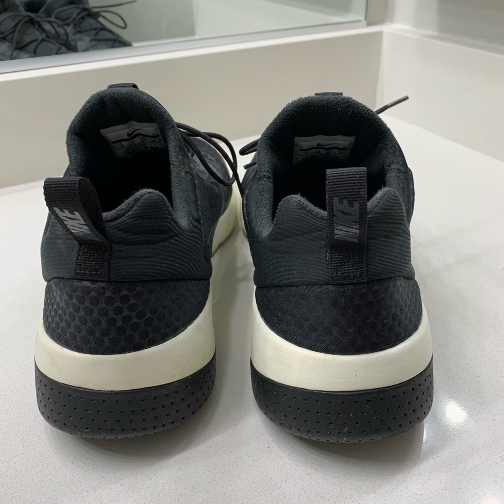 Nike Sport Shoes - Picture 4 of 5